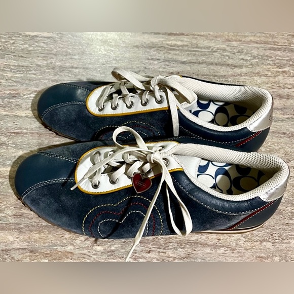 Coach Becka suede shoes with heart charm - Picture 3 of 16